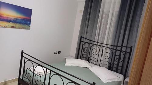 1 queen bed, 2 twin beds, 1 sofa bed