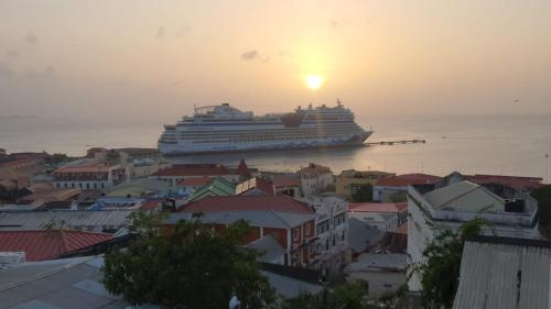 Ocean view suites in Сйнт Джордж