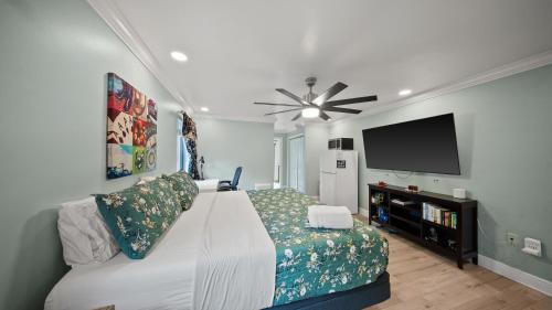 Private Entrance King Room and Private Bath UMiami near อุทยานเขตร้อน