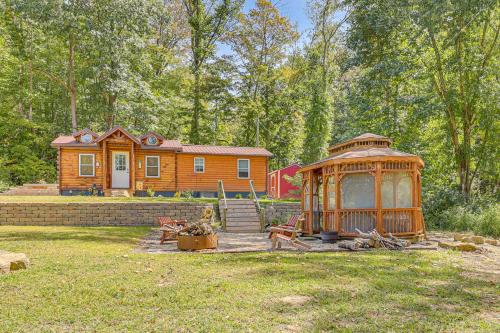 Charming Couples Cabin on 40 Acres in Zanesville in Zanesville (Ohio)