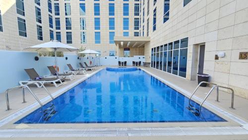 Swimming pool, Premier Inn Doha Education City Hotel in Ar Rayyan