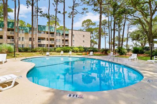 Beach Bliss Villa with Scenic Ocean Views in 希爾頓黑德島水濱