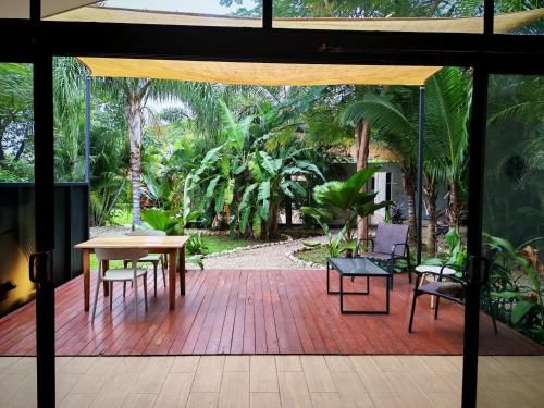 Pyramid Lodge Tamarindo in ทามารินโด