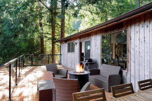 Ocean Vista In the Woods on Saltspring Island in 盬泉島 (BC)