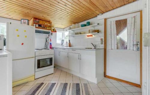 Kitchen, Lovely Home In Haderslev With Wifi in Flovt