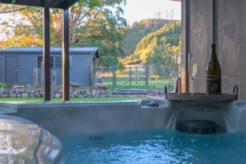 Hamurana Lakeview Farmhouse Luxury Retreat in 哈穆拉納