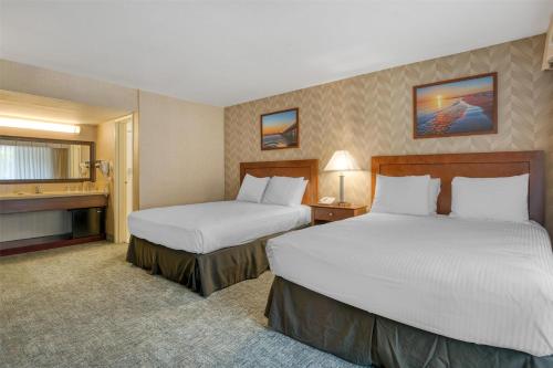 Best Western Seven Seas Room Type - Queen Room with Two Queen Beds - Non-Smoking
