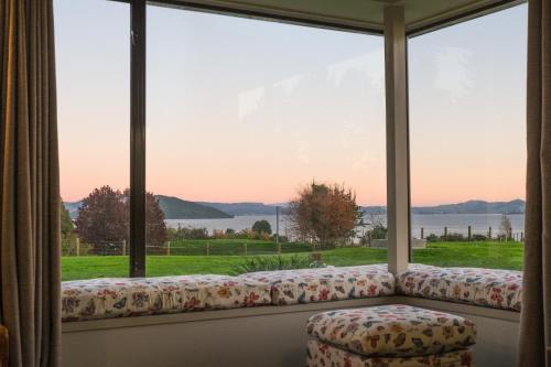 Hamurana Lakeview Farmhouse Luxury Retreat in 哈穆拉納
