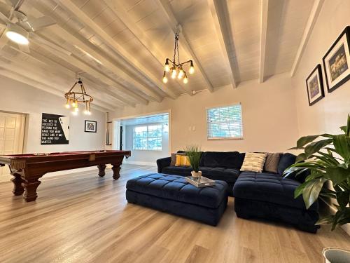 Great location Pool home w Pool table 5br in Lauderhill