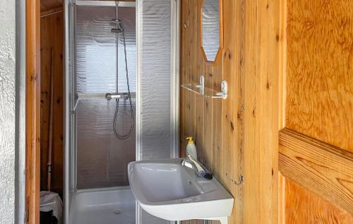 Fürdőszoba, Awesome Home In Kolbjørnsvik With House Sea View in Arendal