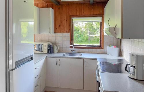 kuhinja, Stunning Home In Tarm With Sauna in Hemmet