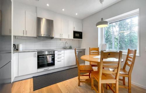 кухня, 2 Bedroom Amazing Home In Sälen (2 Bedroom Amazing Home In Salen) in Селен