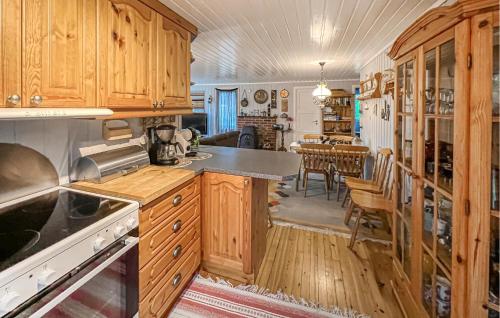 Konyha, 3 Bedroom Gorgeous Home In Farsund in Farsund