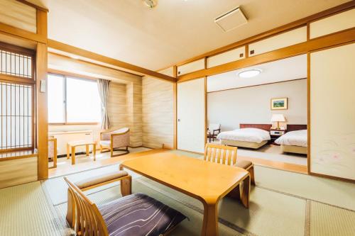 room detail thumbnail 1