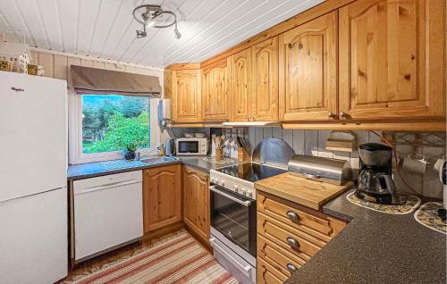 Konyha, 3 Bedroom Gorgeous Home In Farsund in Farsund
