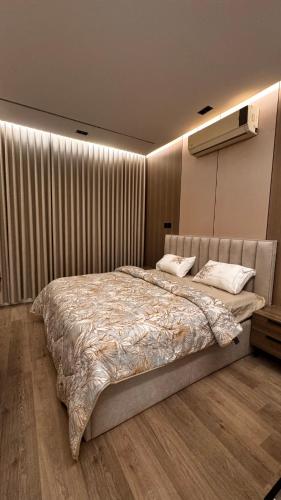 شقة غرفة وصالة تصميم مودرن دخُول ذاتي in As Safra