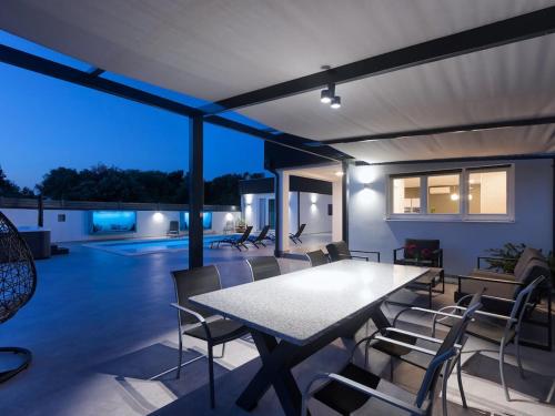 บริการและสิ่งอำนวยความสะดวก, Villa in Pula with swimming pool in สตินยัน