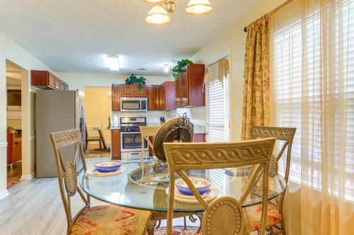 Pet-Friendly Home w/ Pool Access in Snellville! in Snellville (GA)