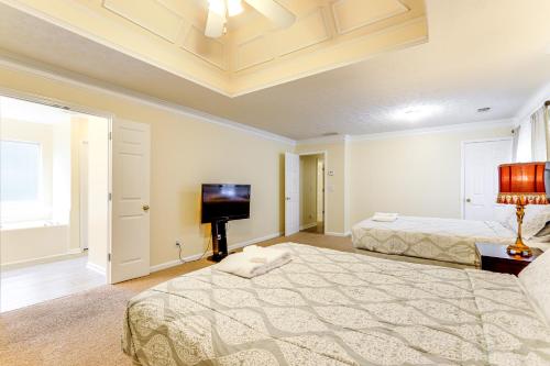 Pet-Friendly Home w/ Pool Access in Snellville! in Snellville (GA)