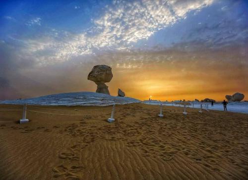 White desert safari in Egypt in Bawiti