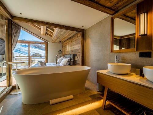 Appartement de luxe avec spa privé et accès au SPA de la résidence - FR-1-613-89 (Appartement de luxe avec spa prive et acces au SPA de la residence - FR-1-613-89) in Meribel