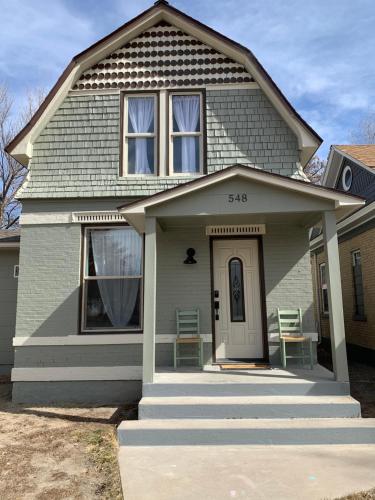Luxurious Renovated Gem in Convenient Location!