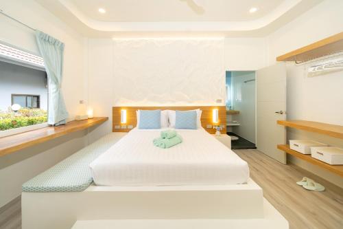 Stylish Studio with Pool - 8' walk to Rawai Beach, Rawai Beach (photo 4)