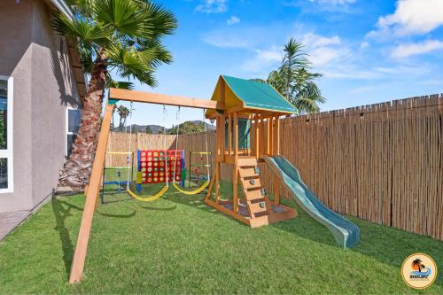 Inviting Home with Mountain Views & Pool-Spa in San Carlos