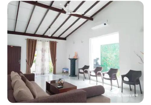 White house in Nawagamuwa South