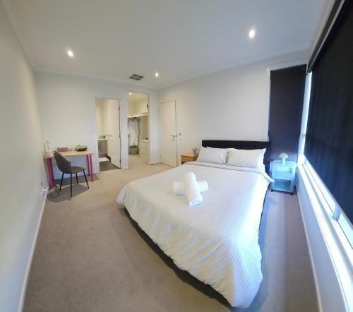 Private Ensuite - Homestay near the Airport