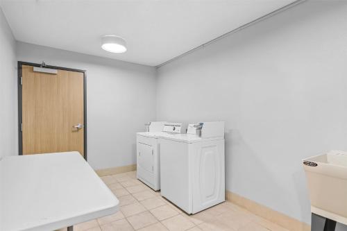 Fairfield Inn & Suites Traverse City - image 2