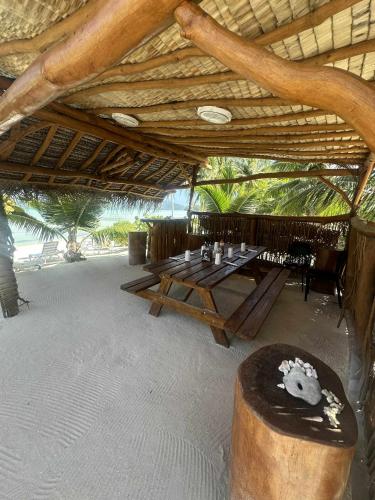 مطعم, Te Fati Faniu Lodge in Motu Piti Uu