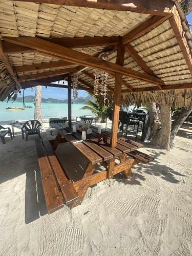 مطعم, Te Fati Faniu Lodge in Motu Piti Uu