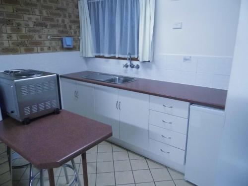ห้องครัว, Nanango Fitzroy Motel in นานังโก