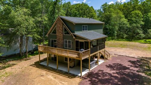 The Buckhorn Chalet Hot Tub Arcades 6 Bedroom Fire Place