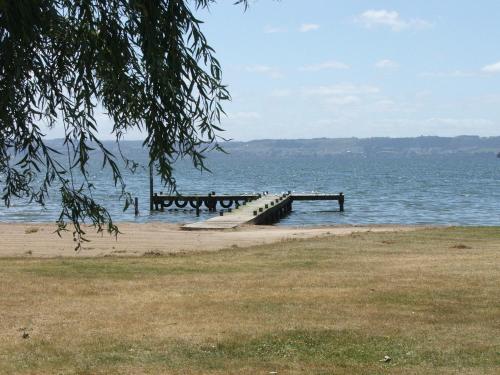 Cedarwood Lakeside Motel & Conference Venue - image 2
