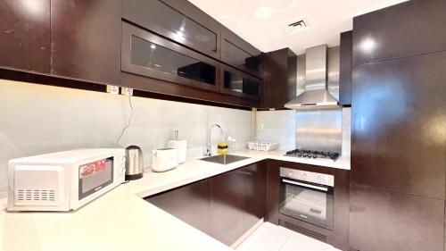 LUX 1BR 5 Min Walk Dubai Mall - DAMAC Upper Crest, Dubai (Foto 2)