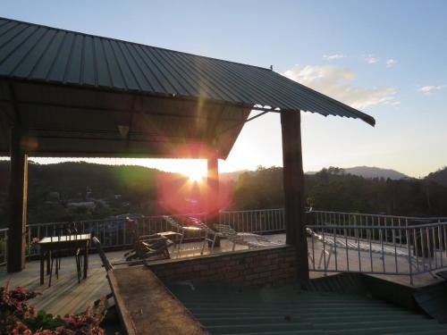 숙소 외관, Hilltop Guest House in 엘라