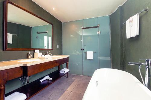 room detail thumbnail 2