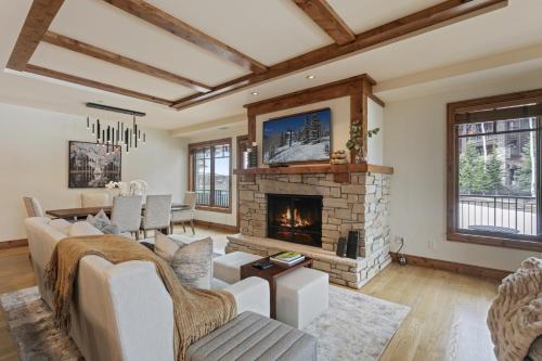 106 - Three Bedroom Shooting Star condo