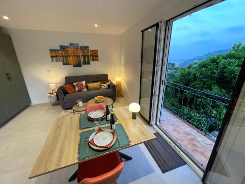 Studio Shangri-LA - Entrée & terrasse privatives - Vue mer - Parking (Studio Shangri-LA - Entree & terrasse privatives - Vue mer - Parking) in ม็องตง