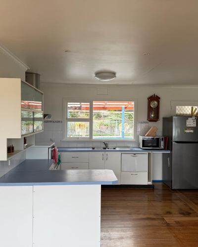 The Seaside Escape- Cozy 2BR by the sea in แบล๊คแมน เบย์