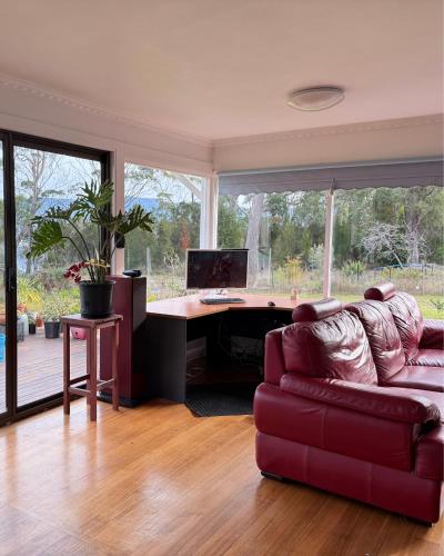 ระเบียง/ชานเรือน, The Seaside Escape- Cozy 2BR by the sea in แบล๊คแมน เบย์