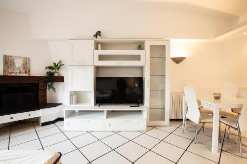 sala de TV, Monza-Center, Modern Apartment in Monza