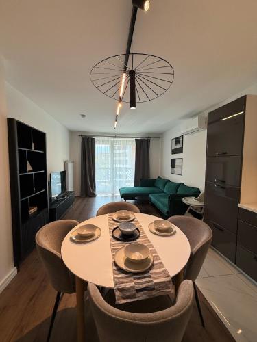 Luxury 2BR Apartment - FREE Garage - Walk to Vitosha - 2 Bathrooms - New Building, Sofia (Foto 2)