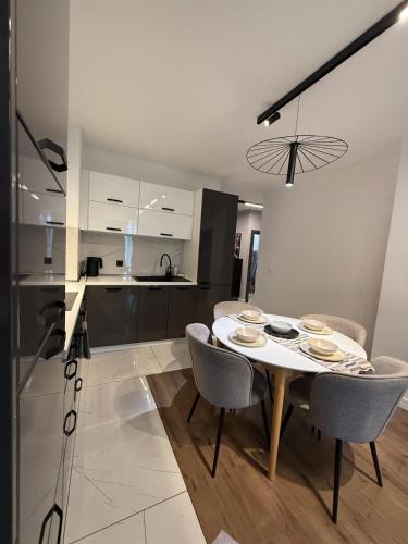 Luxury 2BR Apartment - FREE Garage - Walk to Vitosha - 2 Bathrooms - New Building, Sofia (Foto 4)