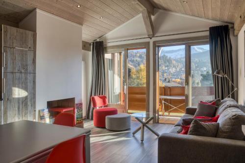 Séjour lumineux avec vue sur les cimes - Location saisonnière - Megève
