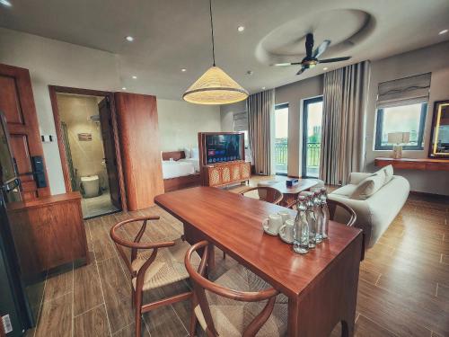 JULIE's HOUSE - A LUXURY APARTMENT IN HUE