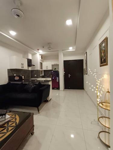 Zameen Opal luxury Stay LDA Avenue Raiwind Rd - image 5