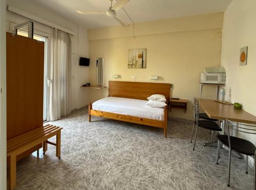 Florida Hotel - image 43